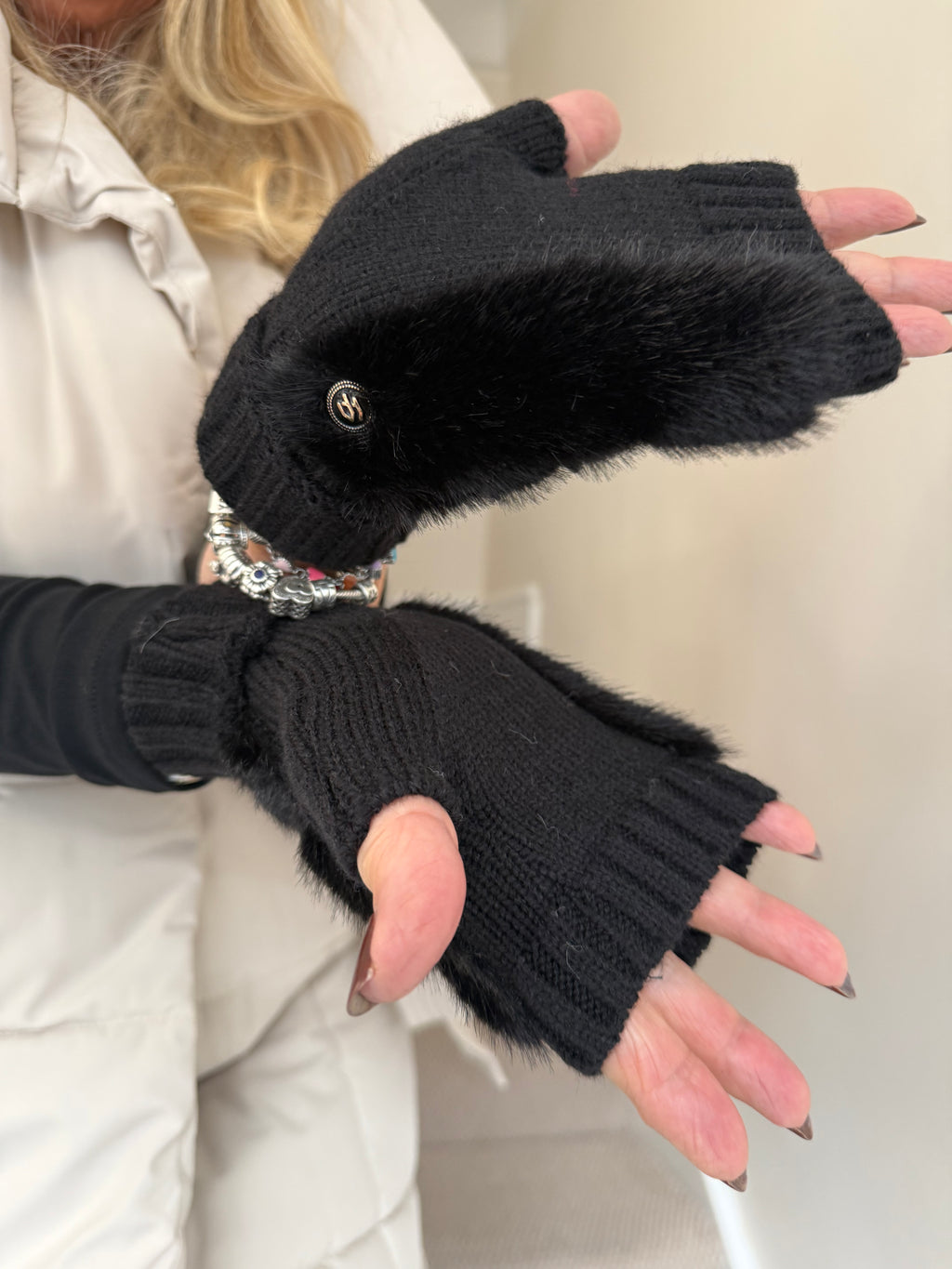 Black Faux Fur Trim Fingerless Gloves