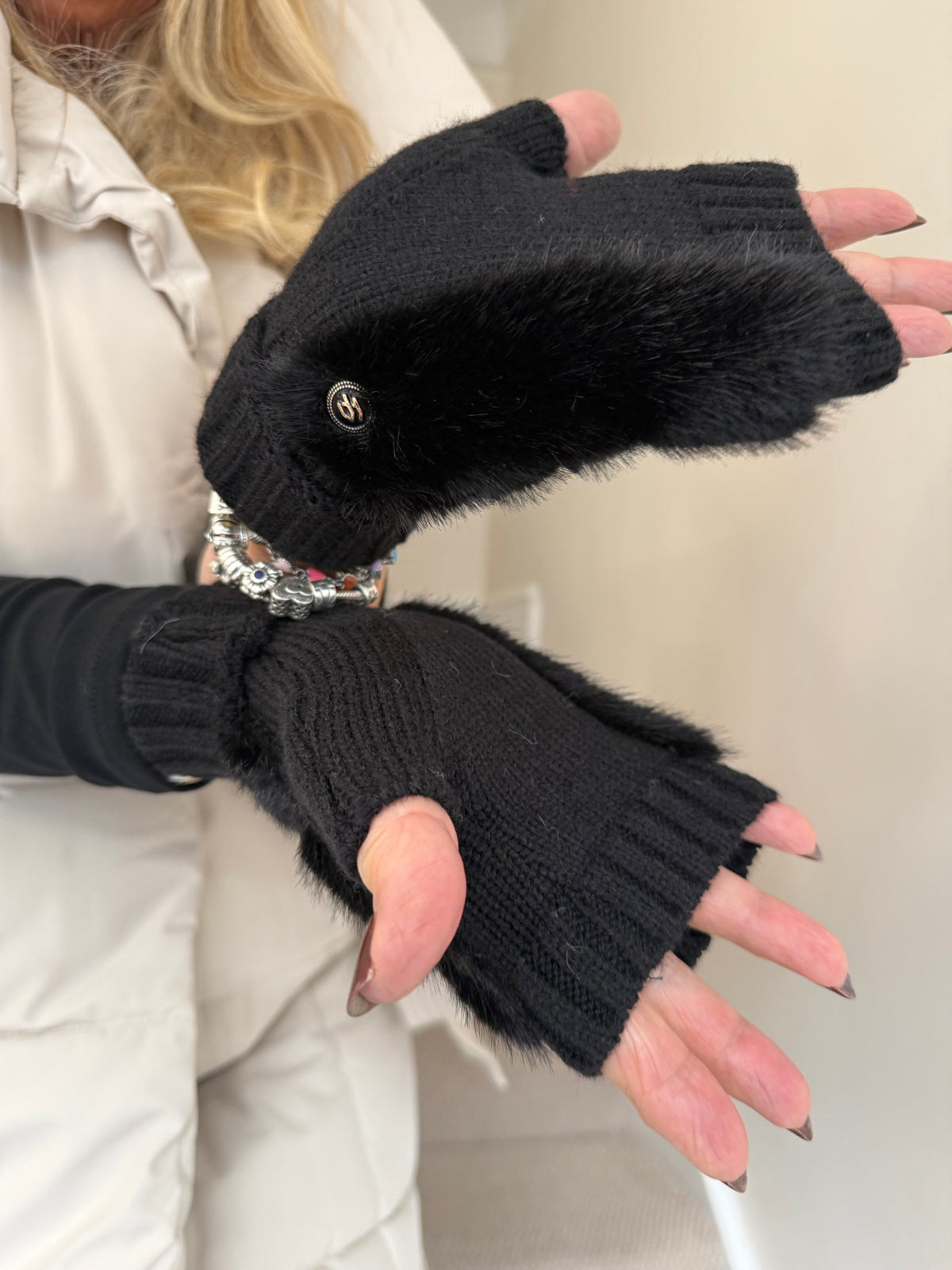 Black Faux Fur Trim Fingerless Gloves
