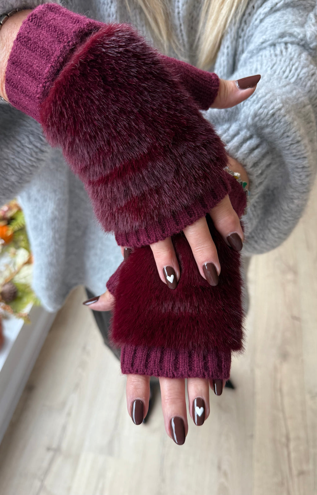 Burgundy Faux‑Fur Trim Fingerless Gloves
