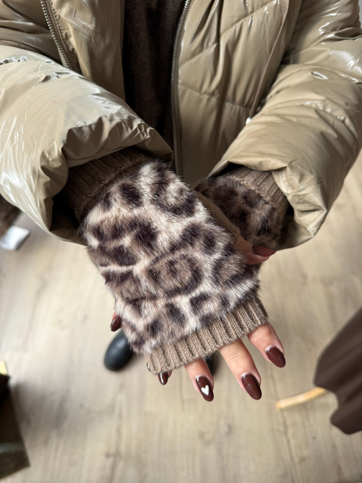 Taupe-Brown Leopard Print Faux Fur Trim Fingerless Gloves