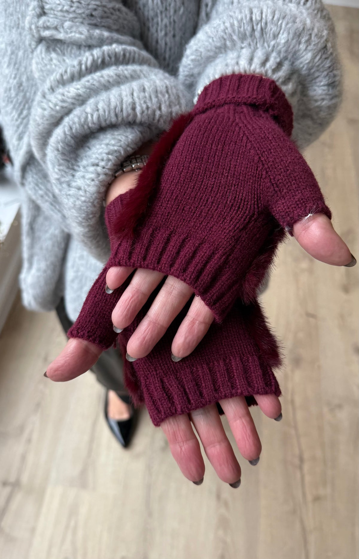 Burgundy Faux‑Fur Trim Fingerless Gloves